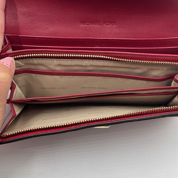 Michael Kors Sullivan large carry All wallet - Picture 8 of 8